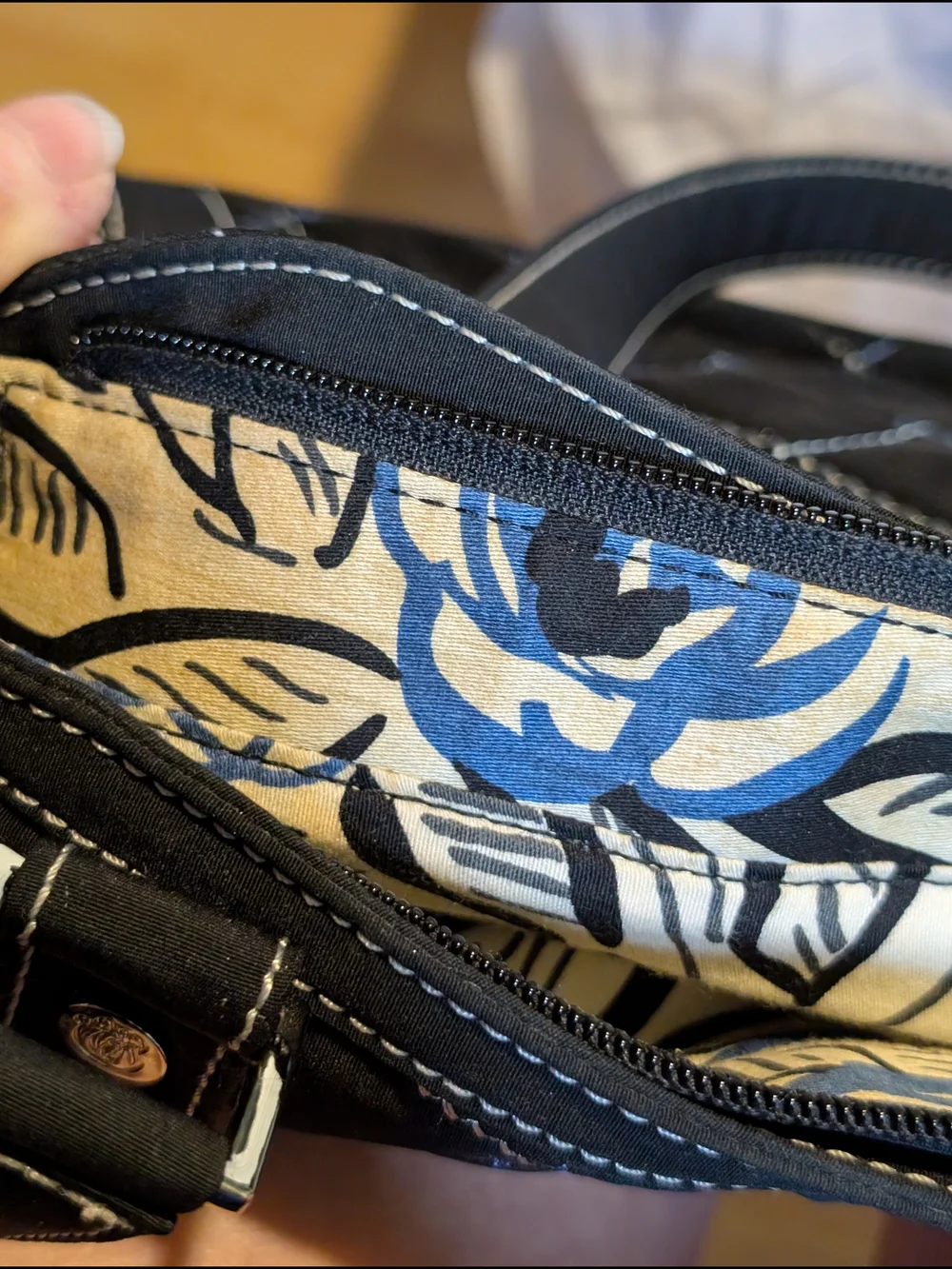 Vera Bradley Black Quilted Knob Hill Handbag Stitching Accents
